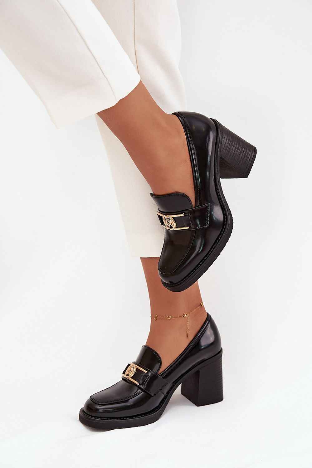 Heeled low shoes model 217842