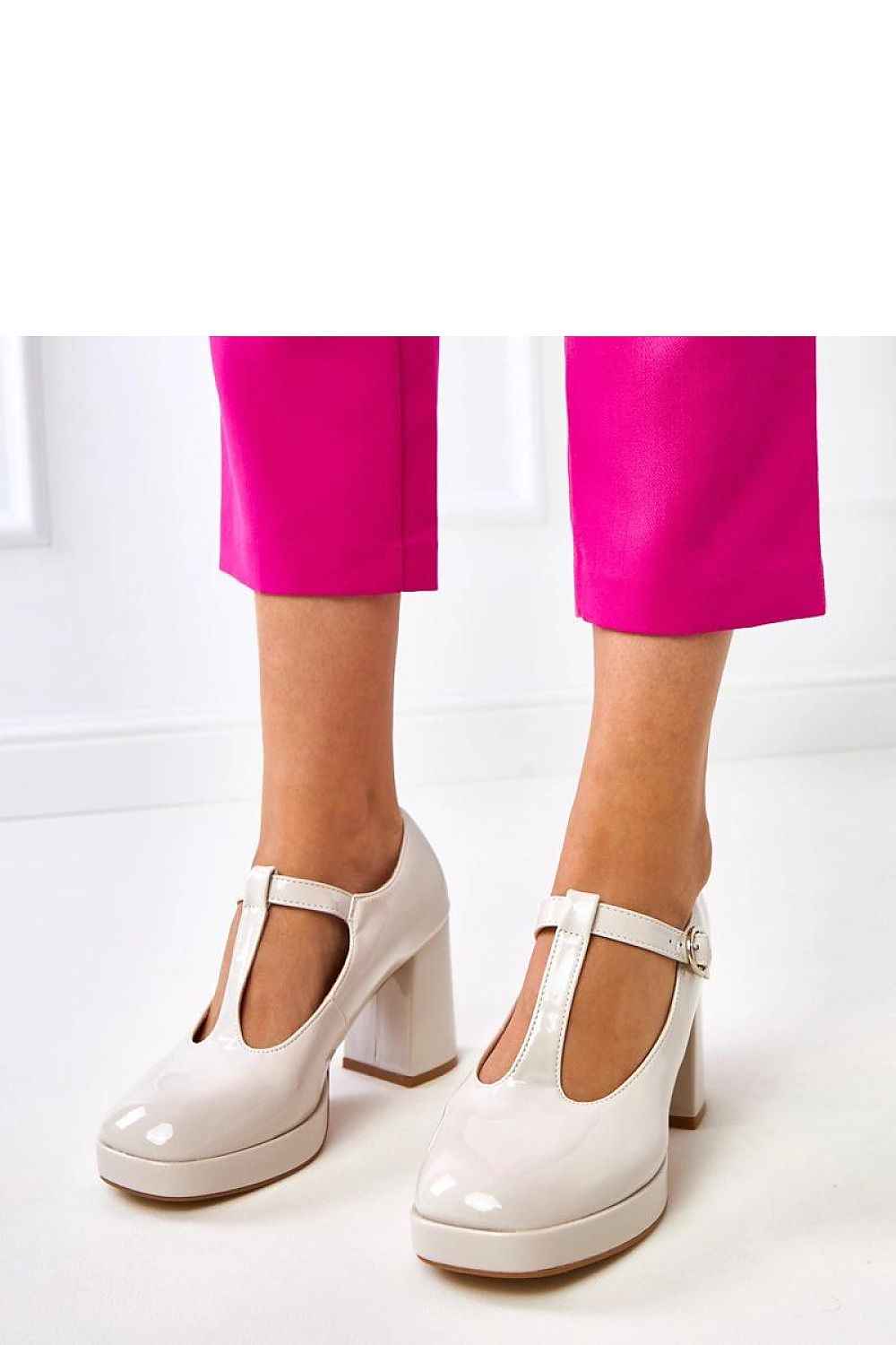 Heeled low shoes model 218175