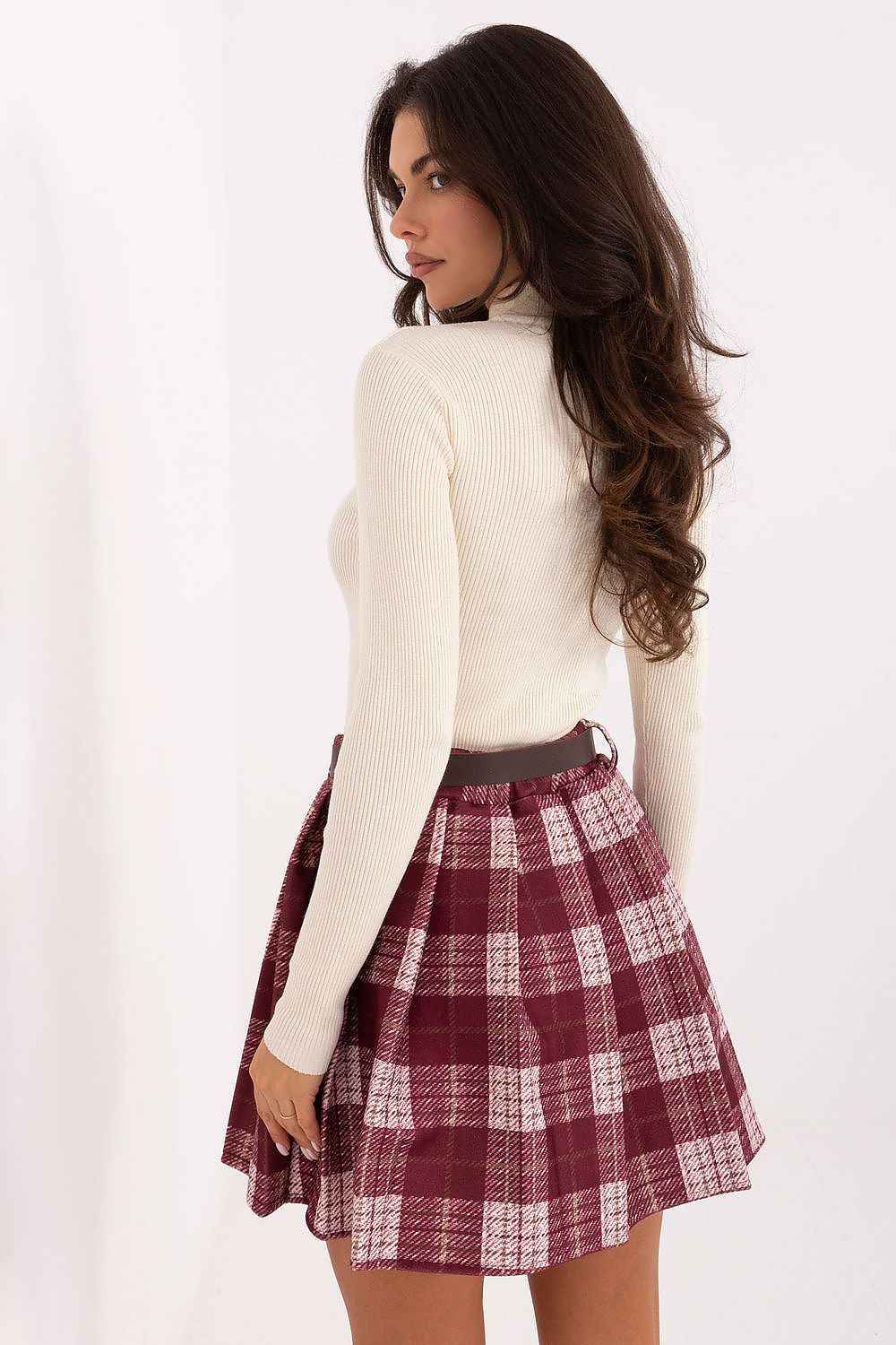 Short skirt model 218417