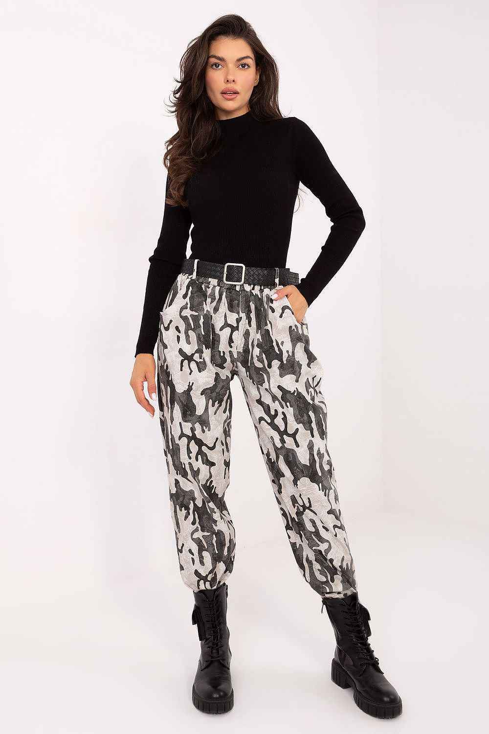 Women trousers model 218437