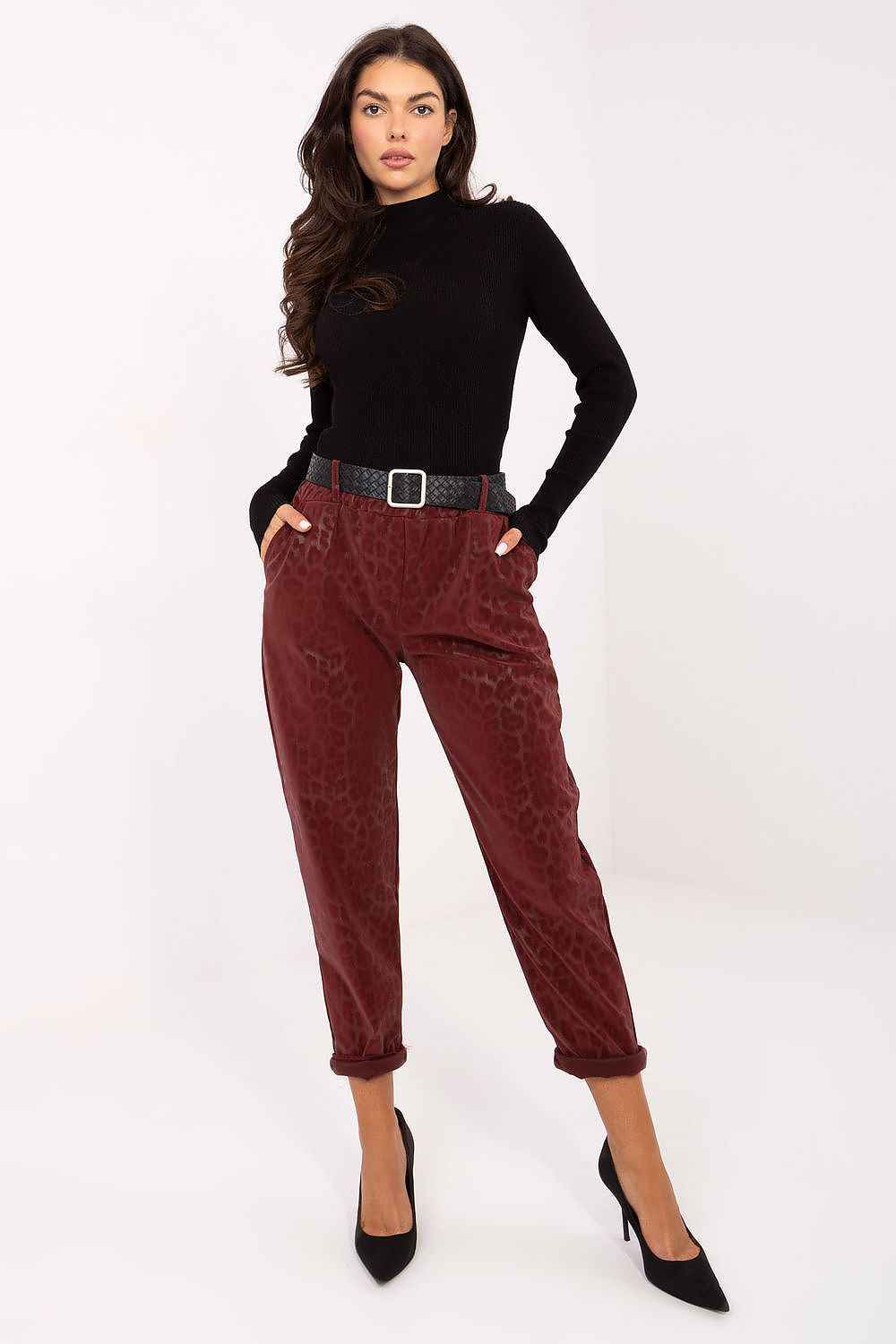Women trousers model 218447