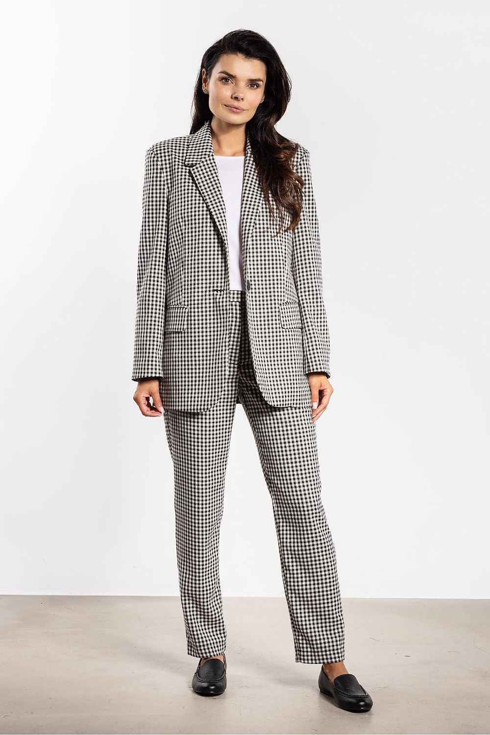 Women trousers model 218973