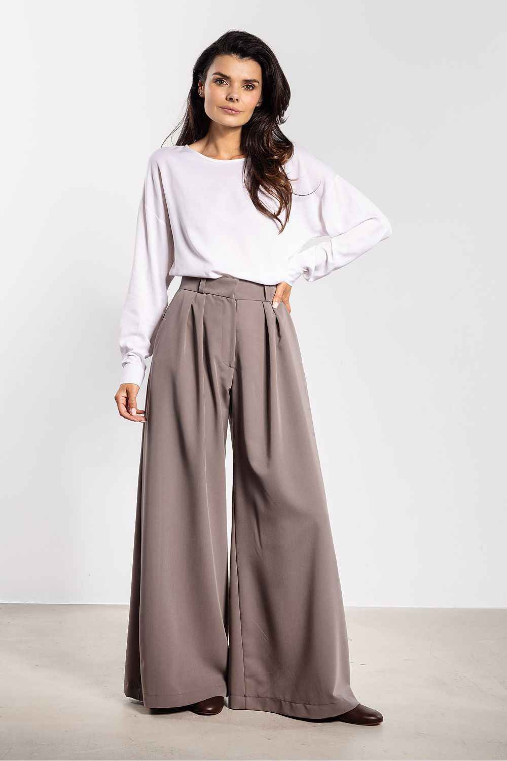 Women trousers model 218986