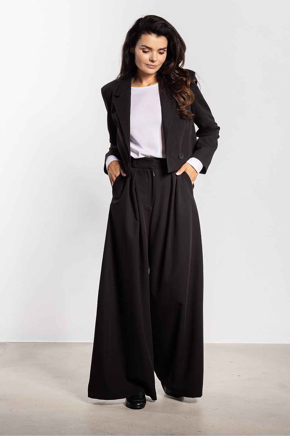 Women trousers model 218989