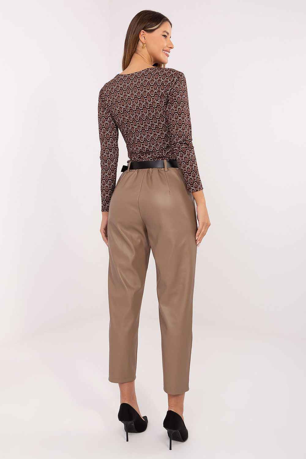 Women trousers model 219383