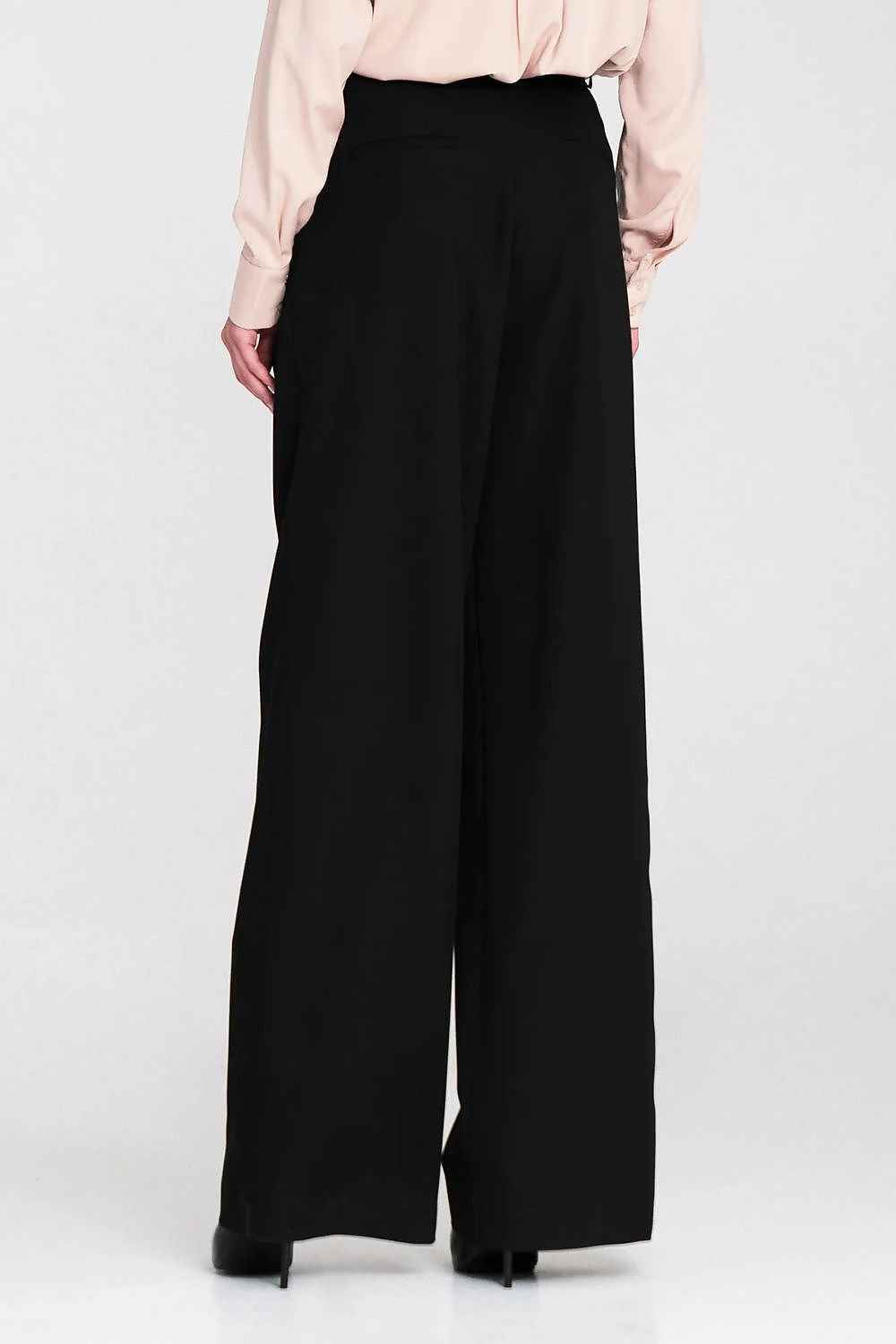 Women trousers model 219776
