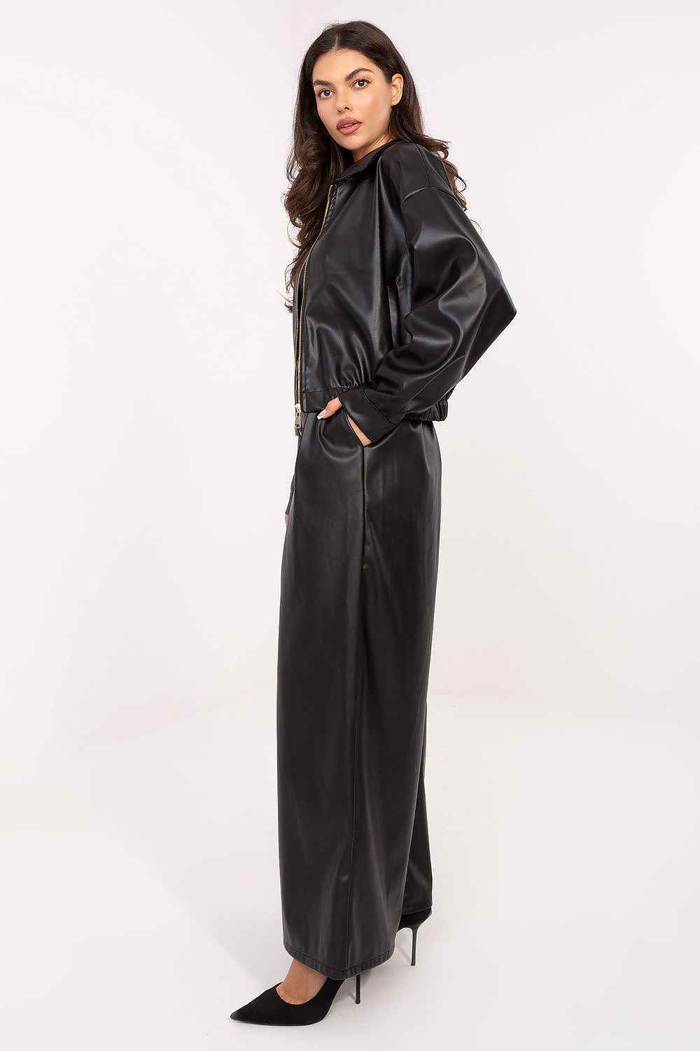 Women trousers model 219883