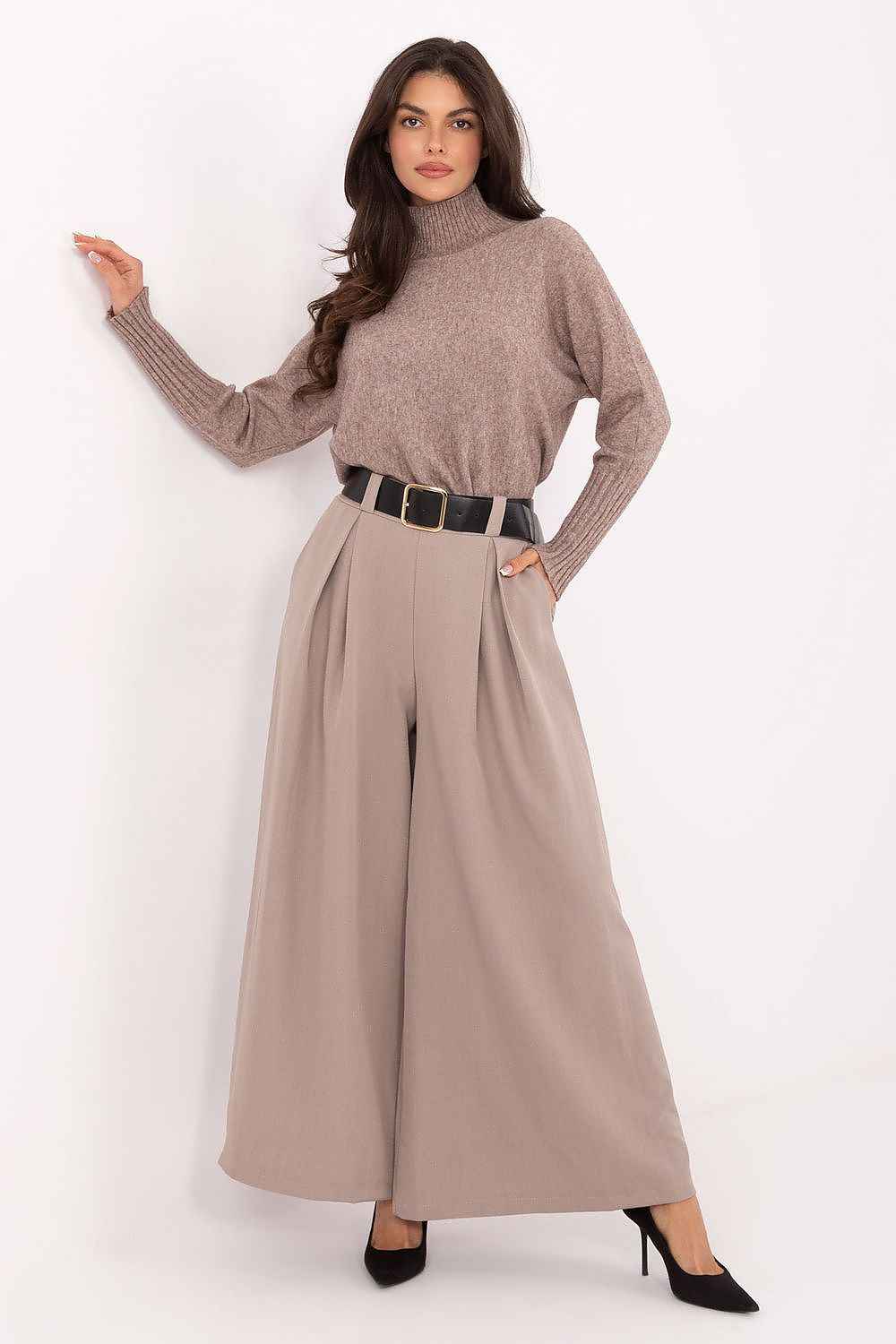 Women trousers model 220022