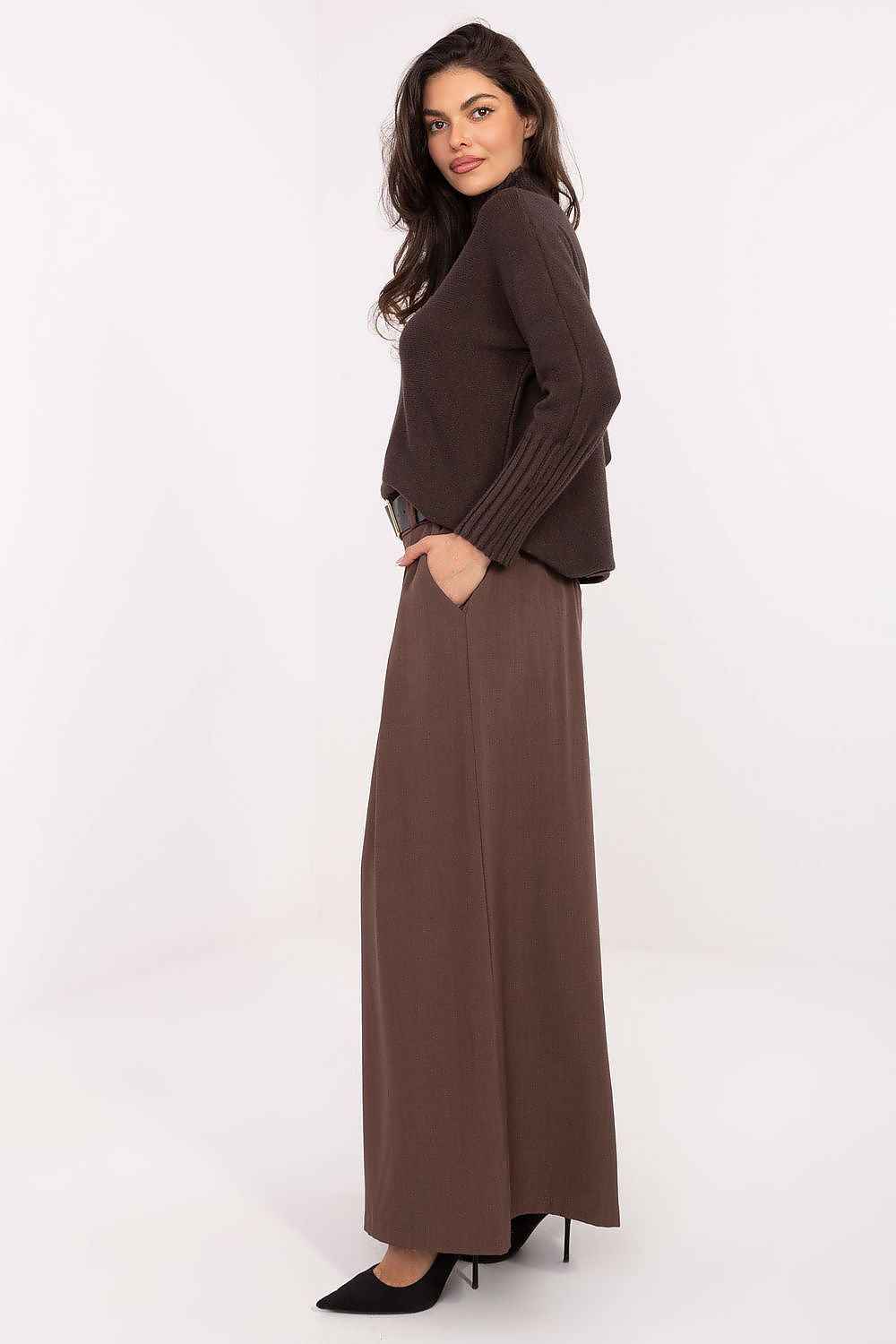 Women trousers model 220025