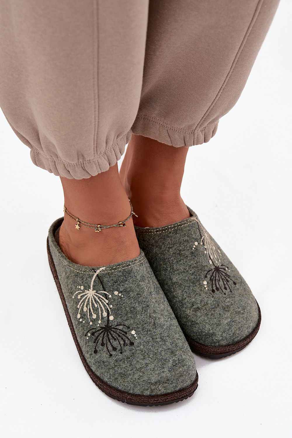 Slippers model 220064
