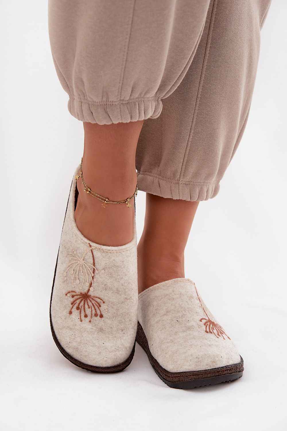 Slippers model 220065