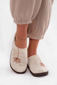 Slippers model 220065