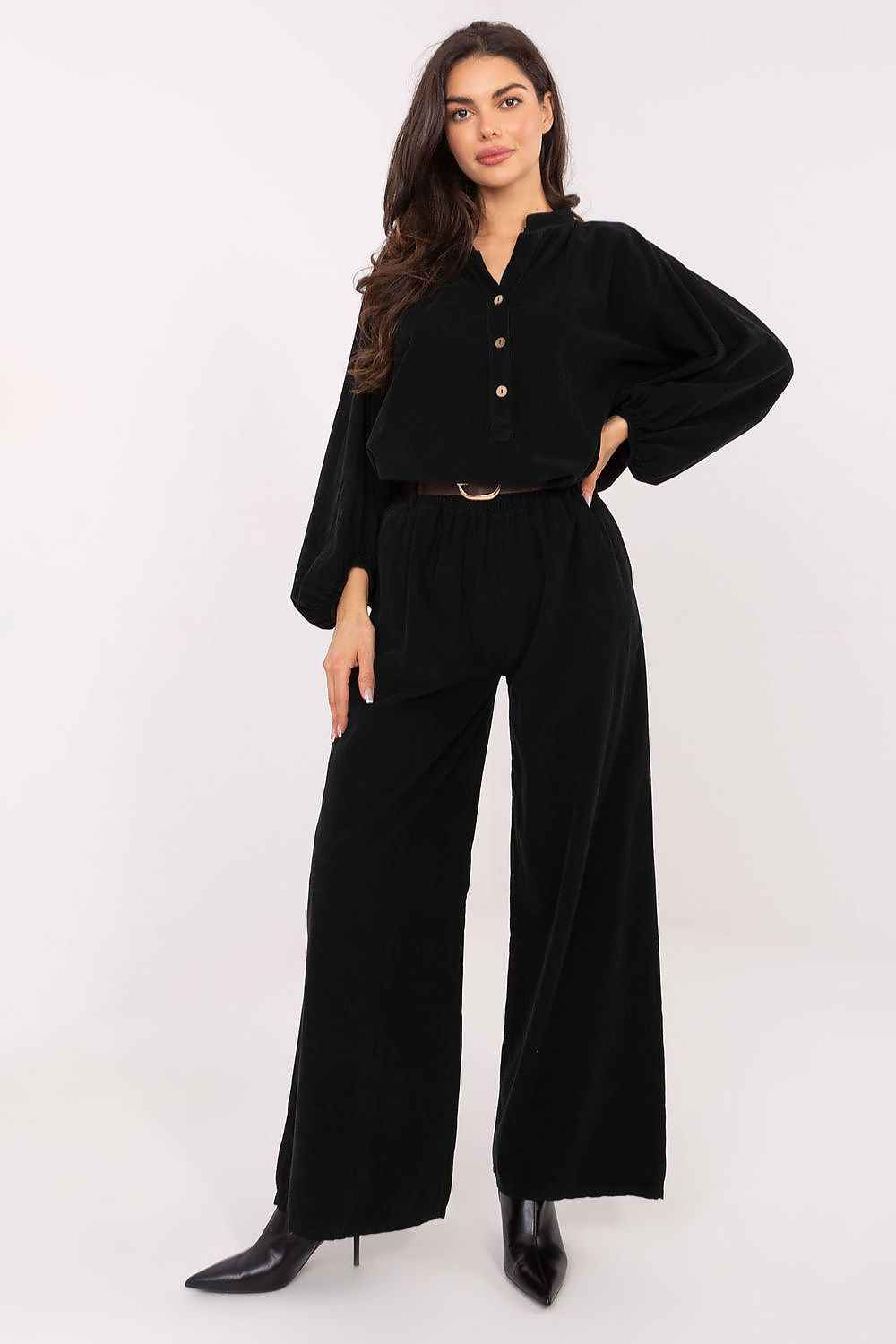 Women trousers model 220280