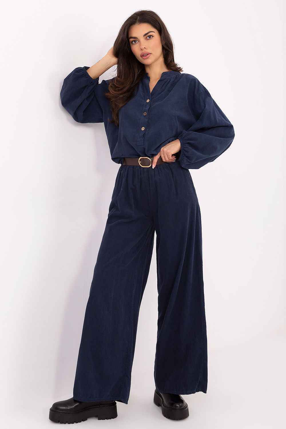 Women trousers model 220281