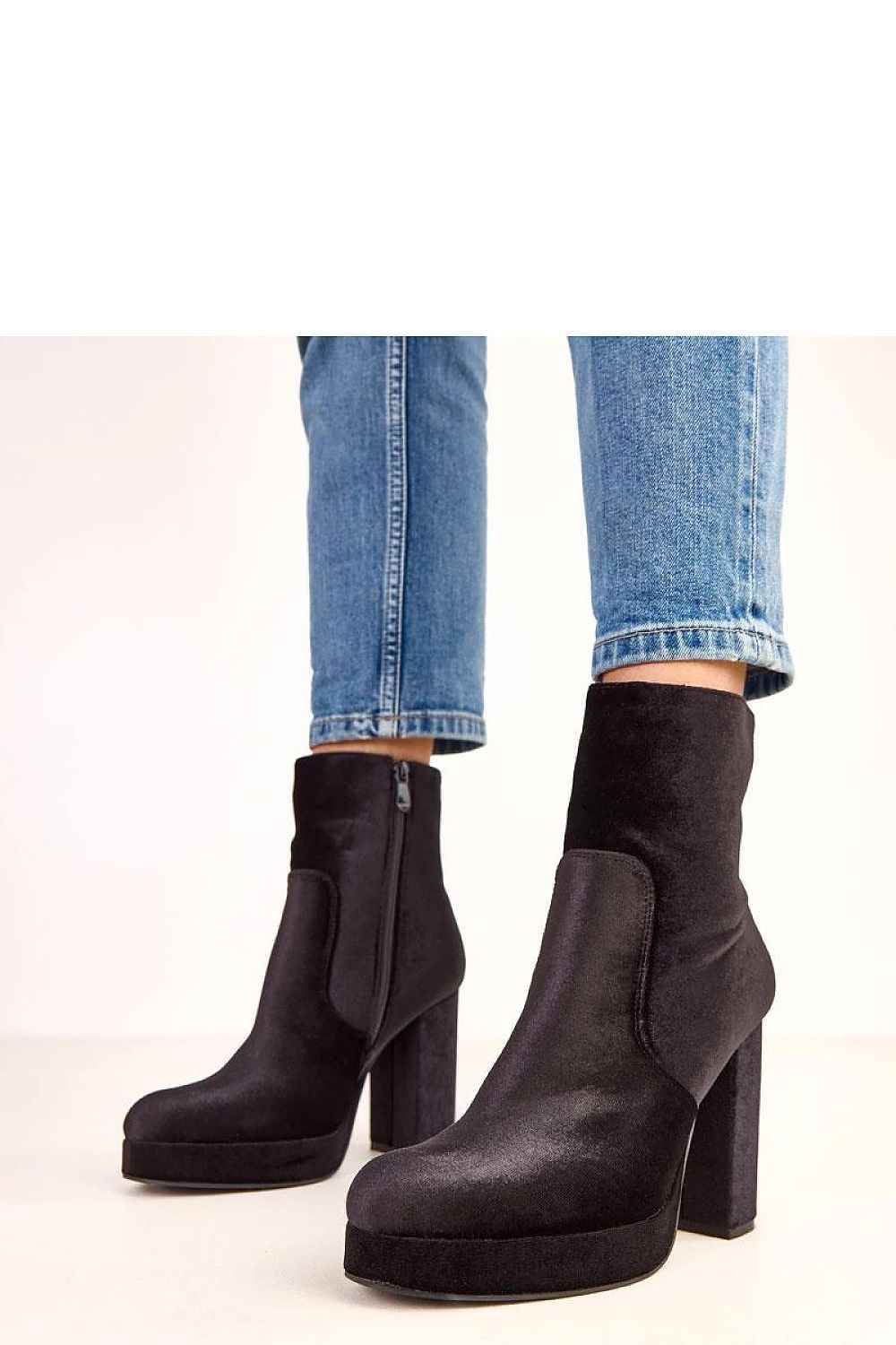 Heel boots model 220581