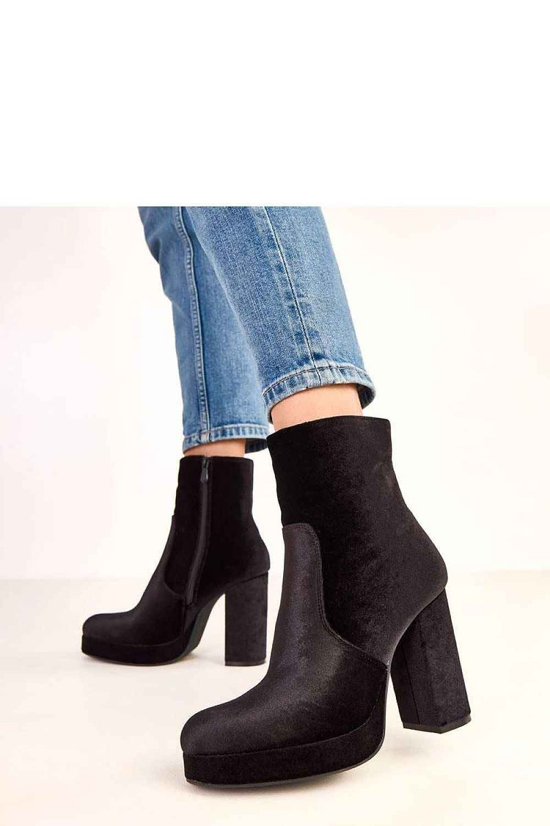 Heel boots model 220581