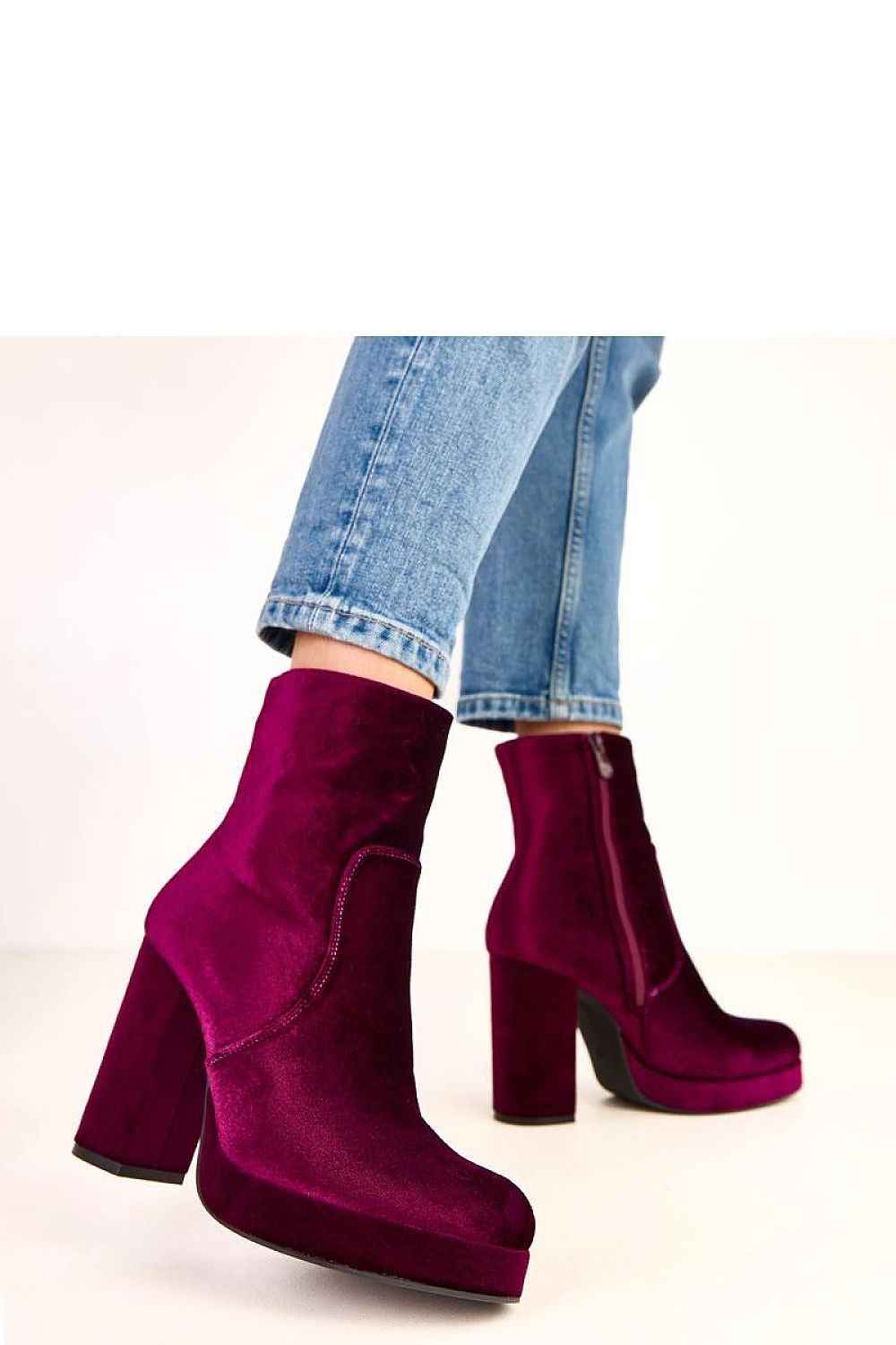 Heel boots model 220582