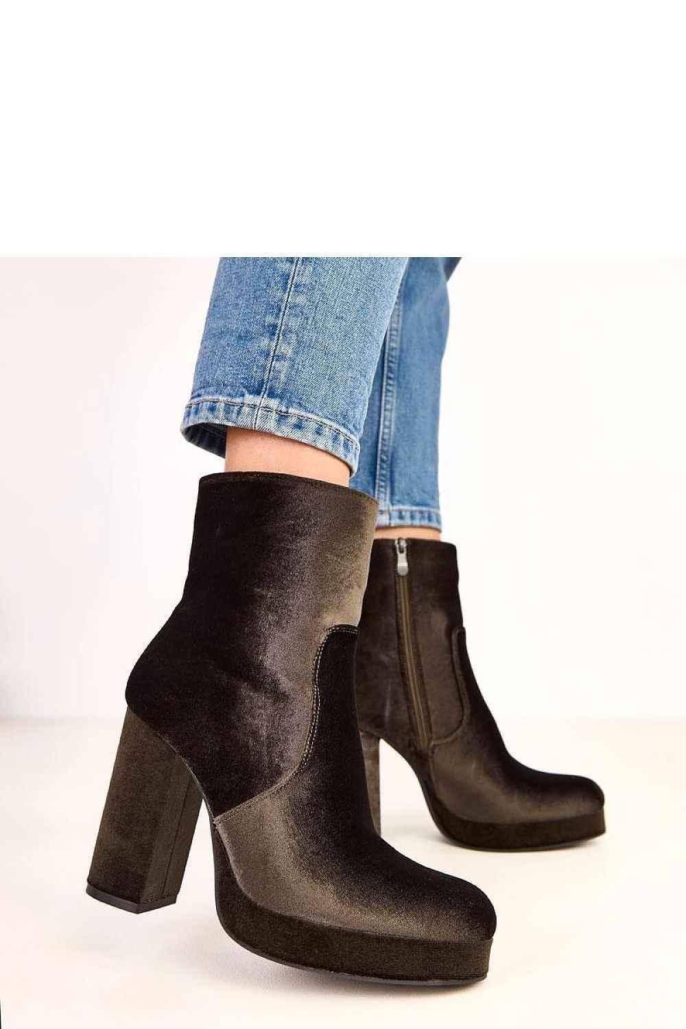 Heel boots model 220583