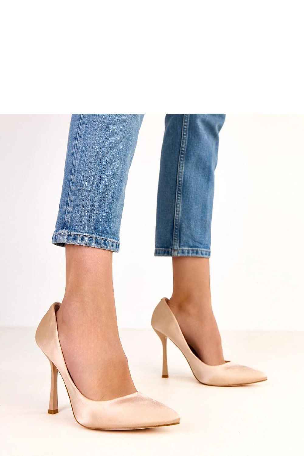 High heels model 220604