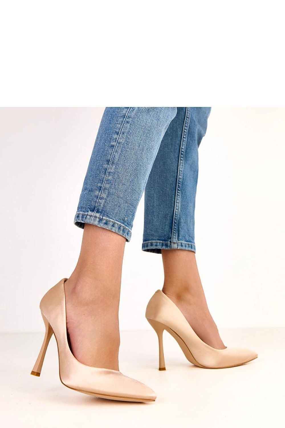 High heels model 220604