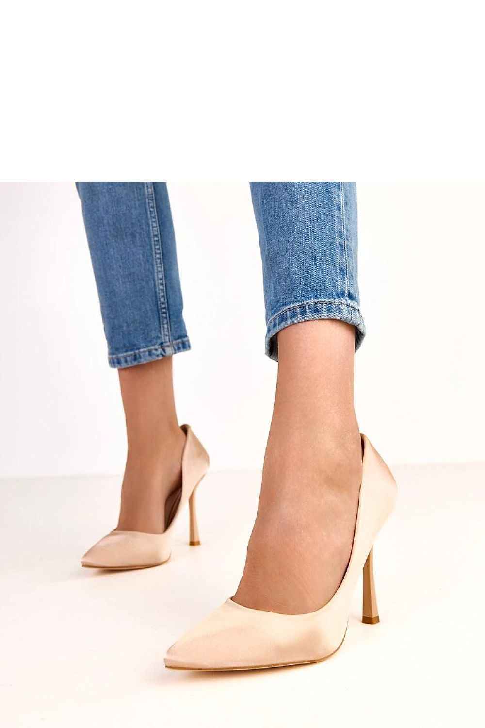 High heels model 220604