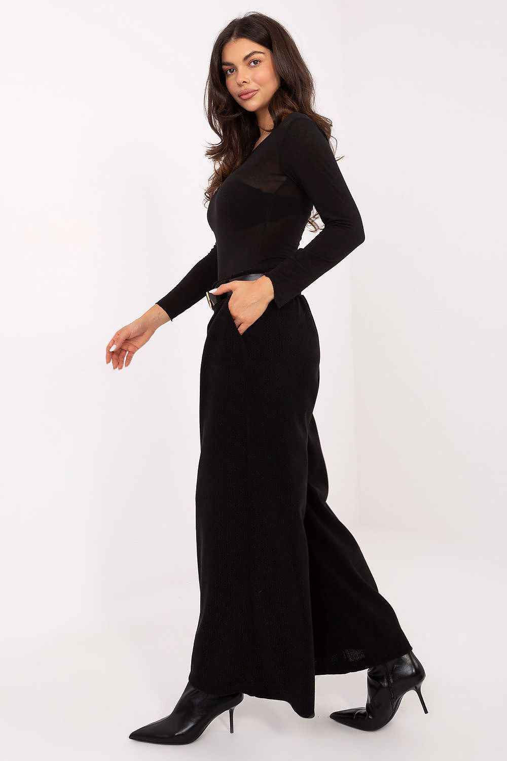 Women trousers model 220875