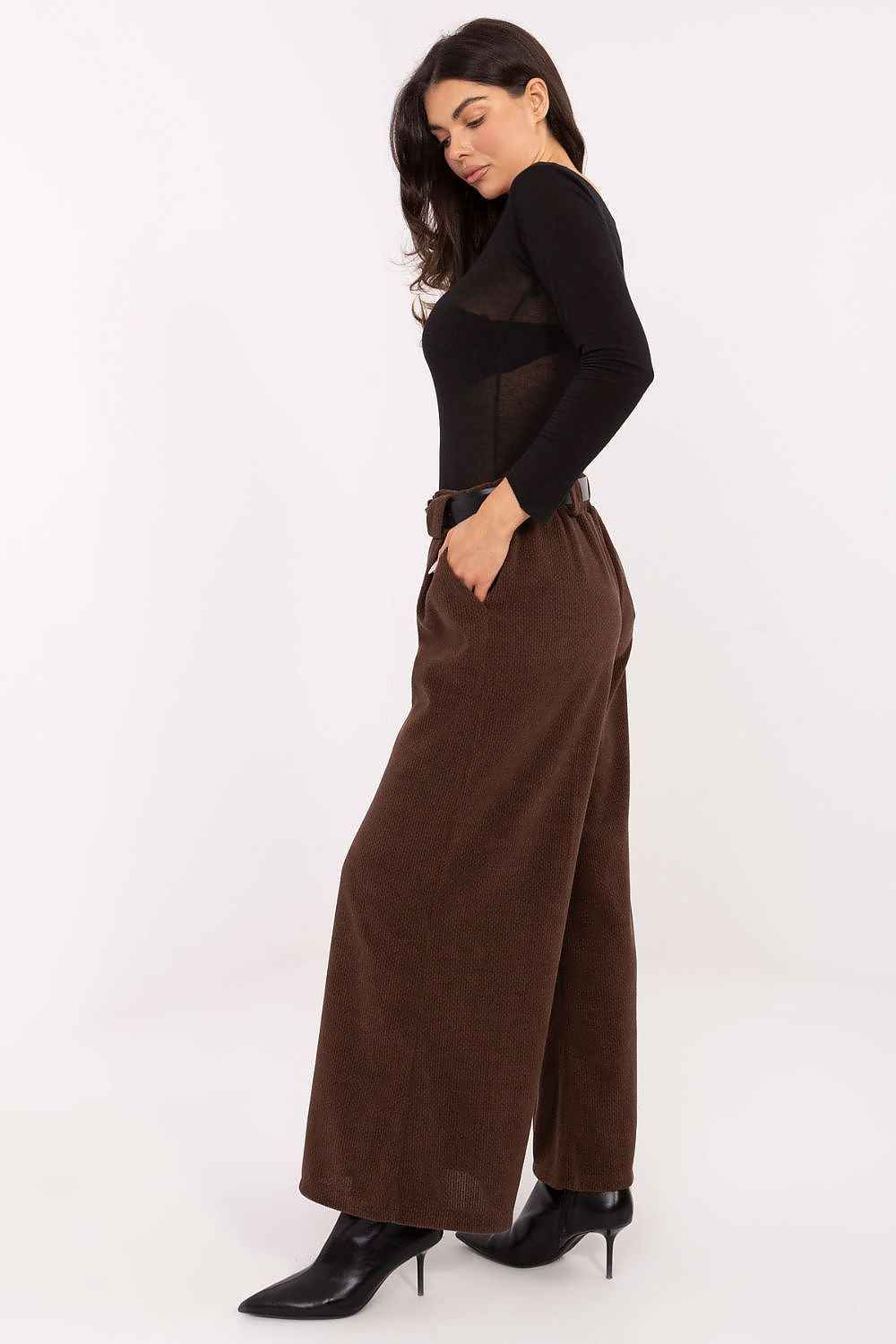 Women trousers model 220874