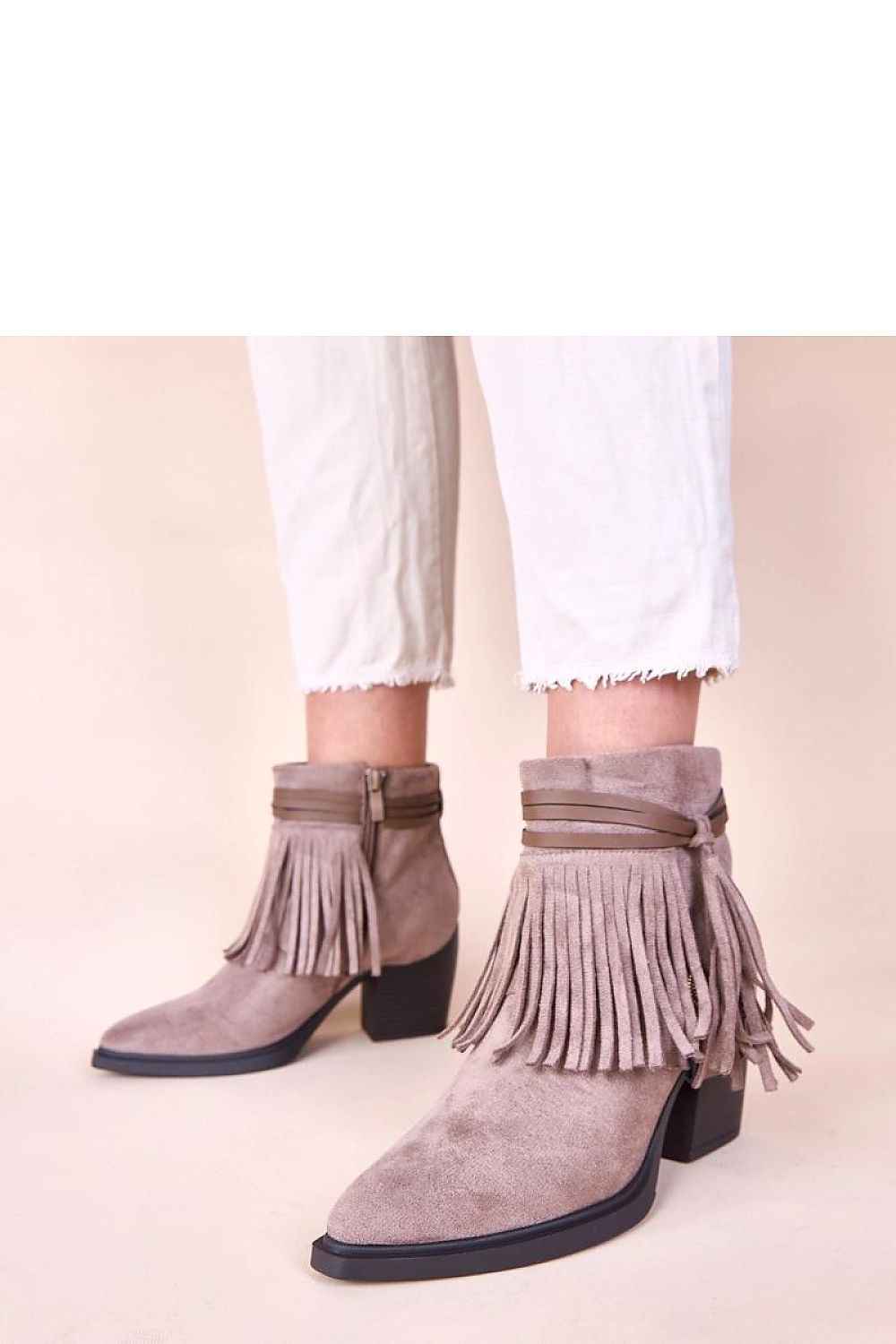 Heel boots model 221020