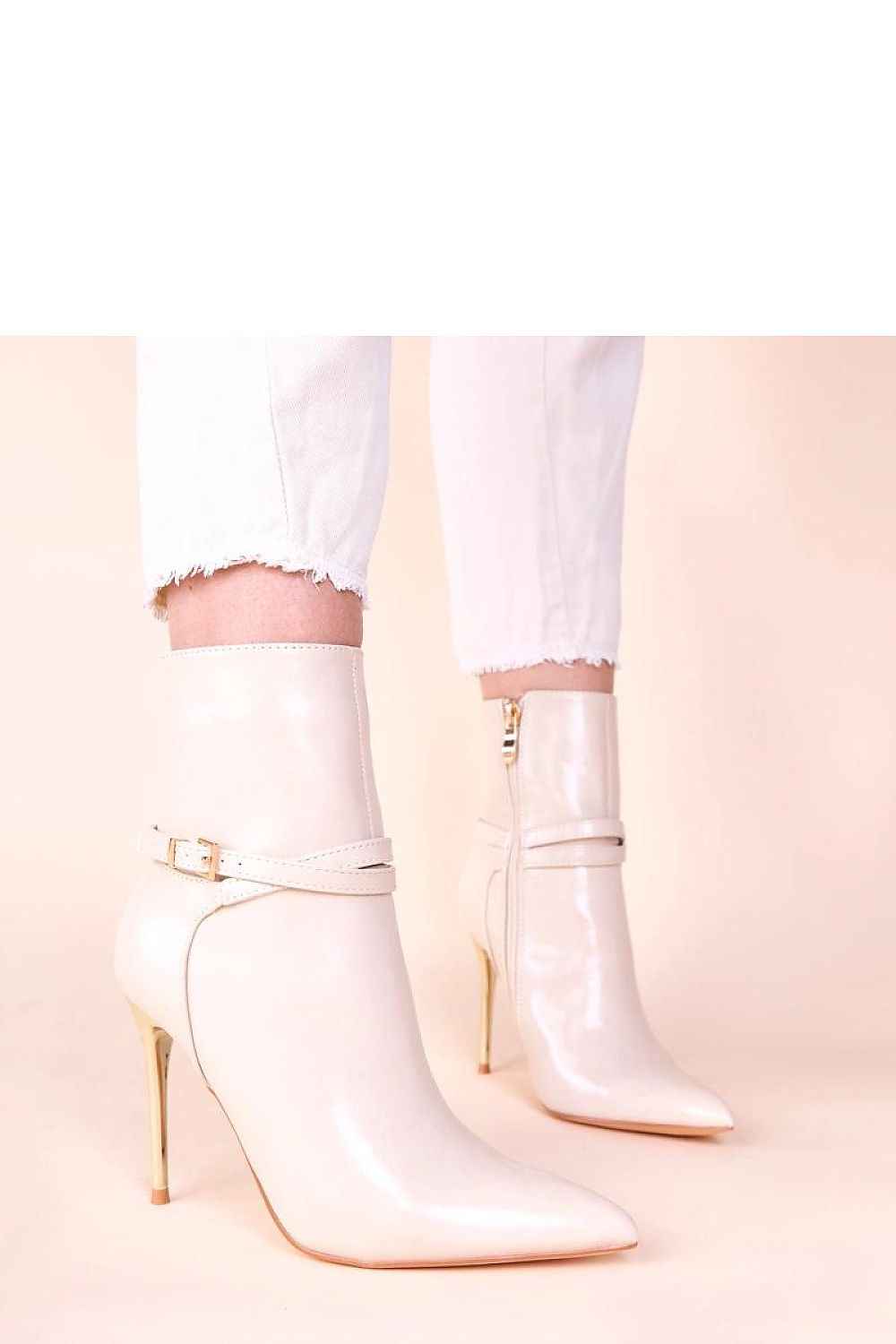 Heel boots model 221026