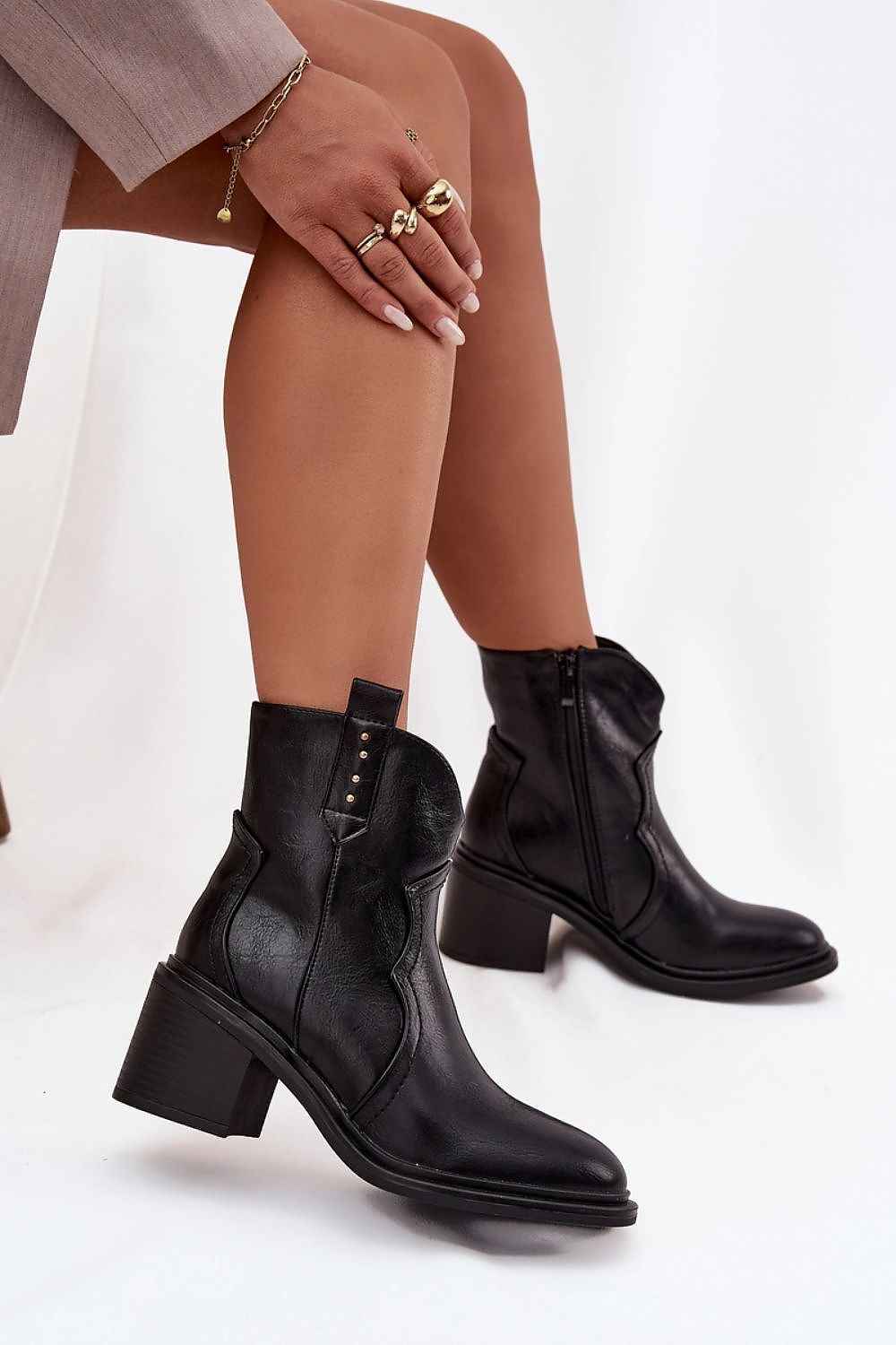 Heel boots model 221135