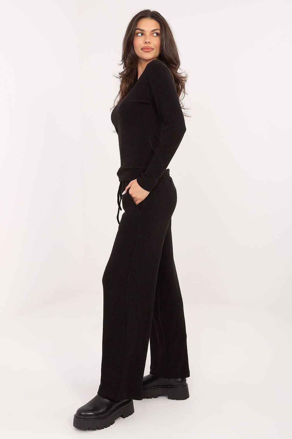 Women trousers model 221381