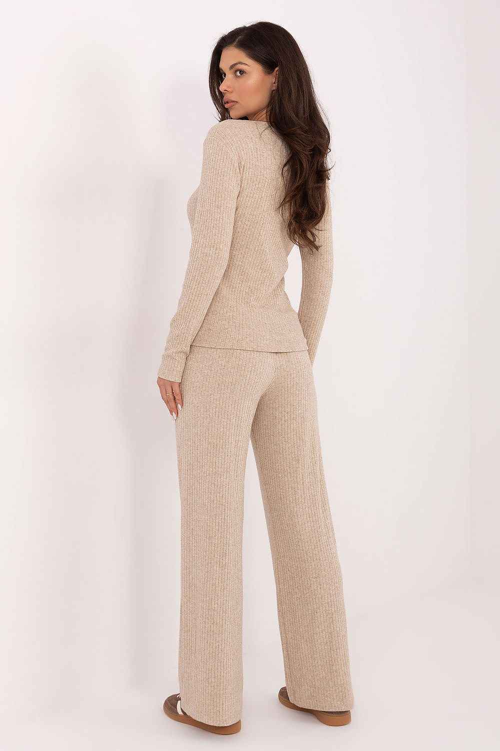 Women trousers model 221382