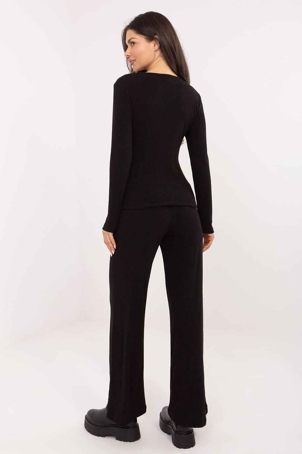 Women trousers model 221381