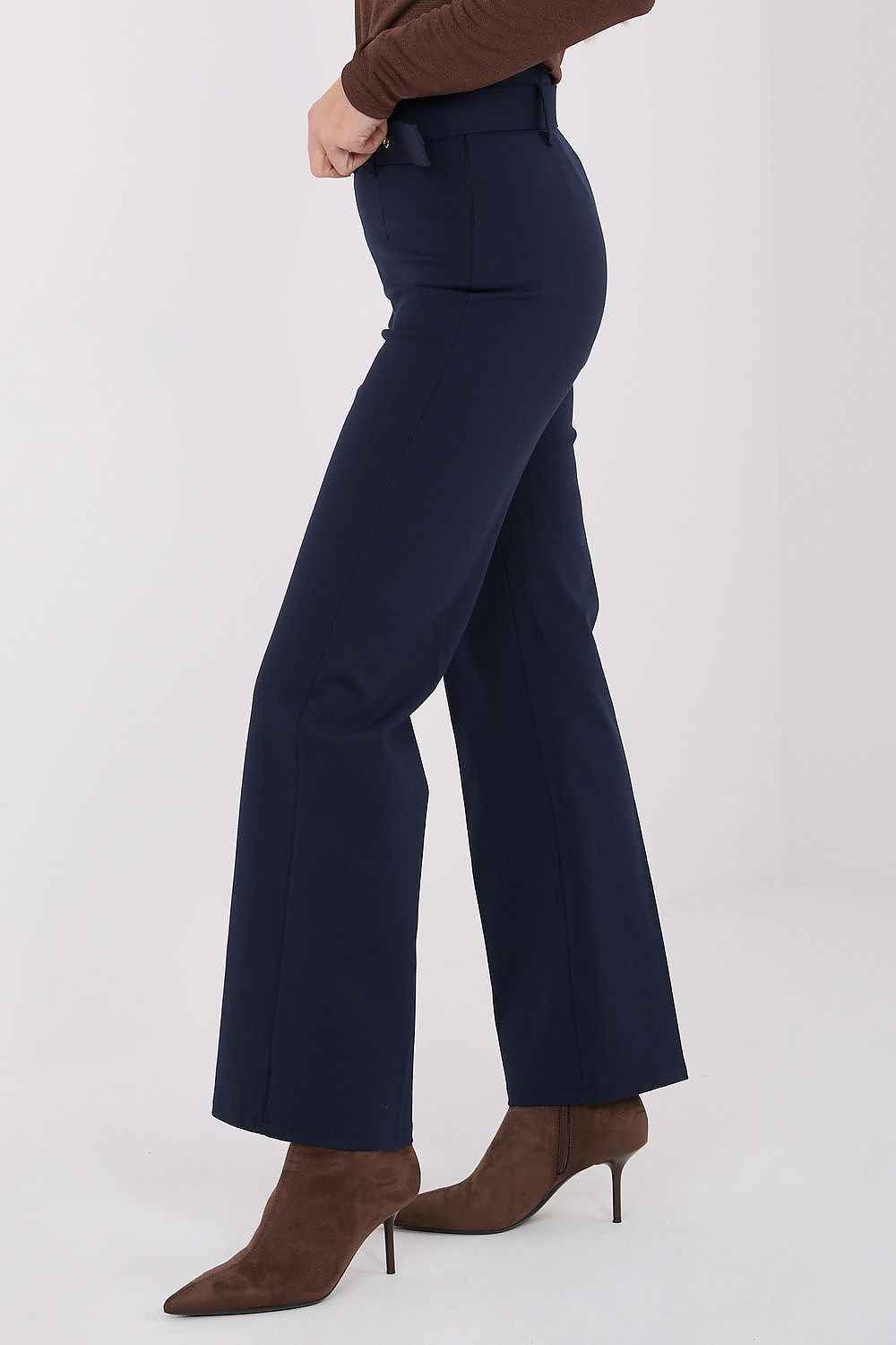 Women trousers model 221767