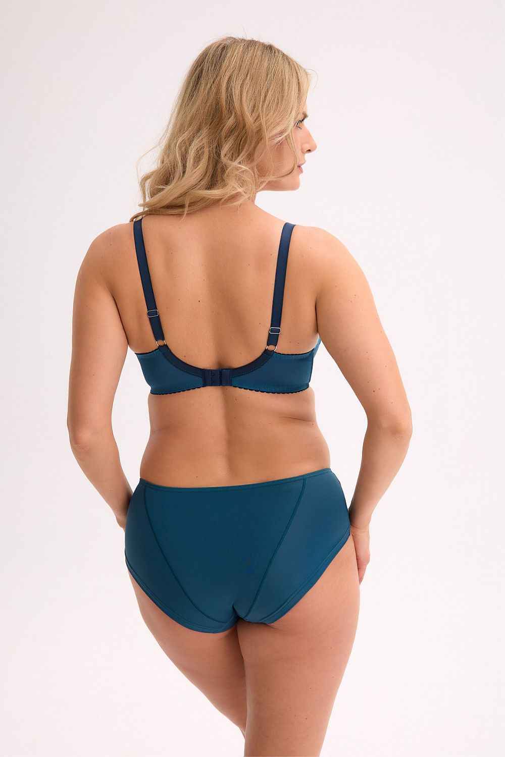 Semi-soft model 221772