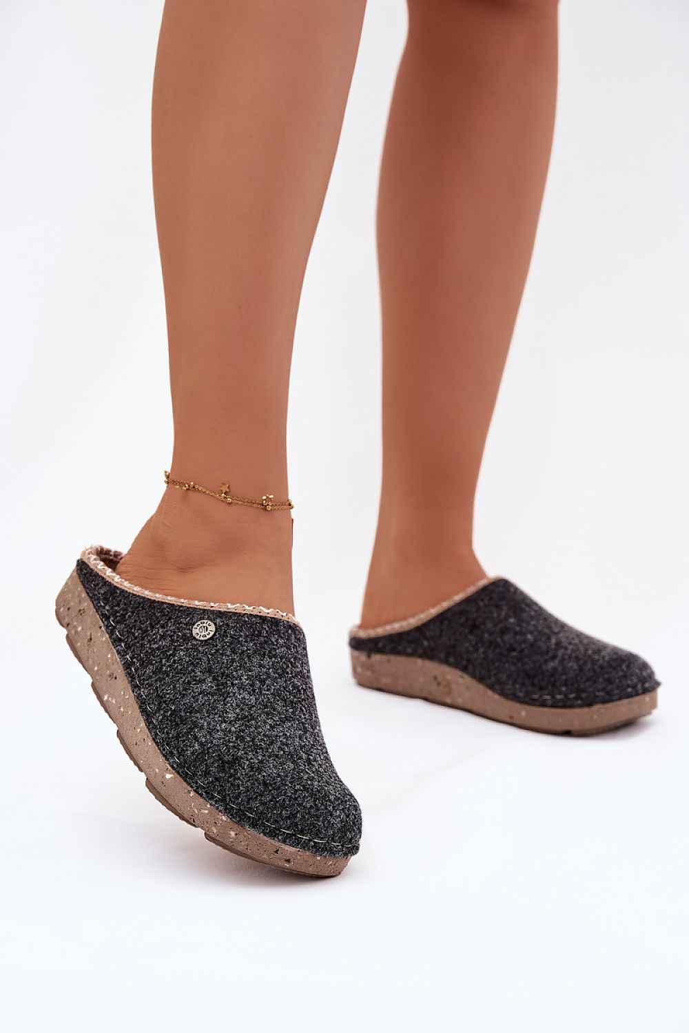 Slippers model 222277