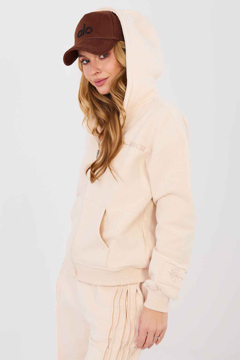 Sweatshirt model 224120