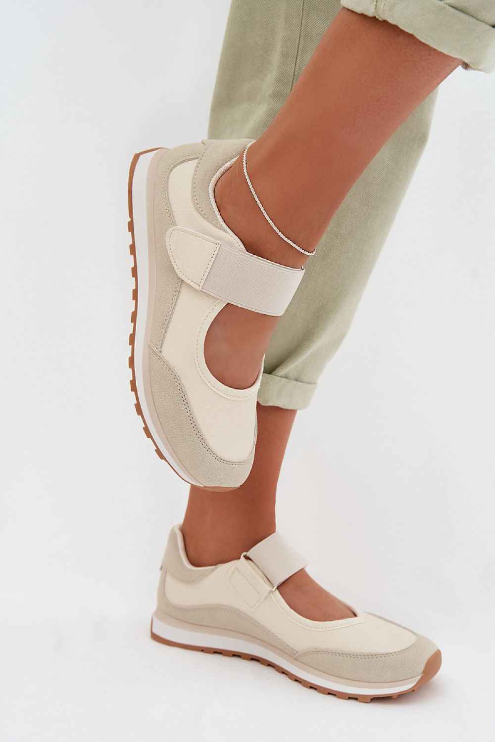 Half shoes model 225100