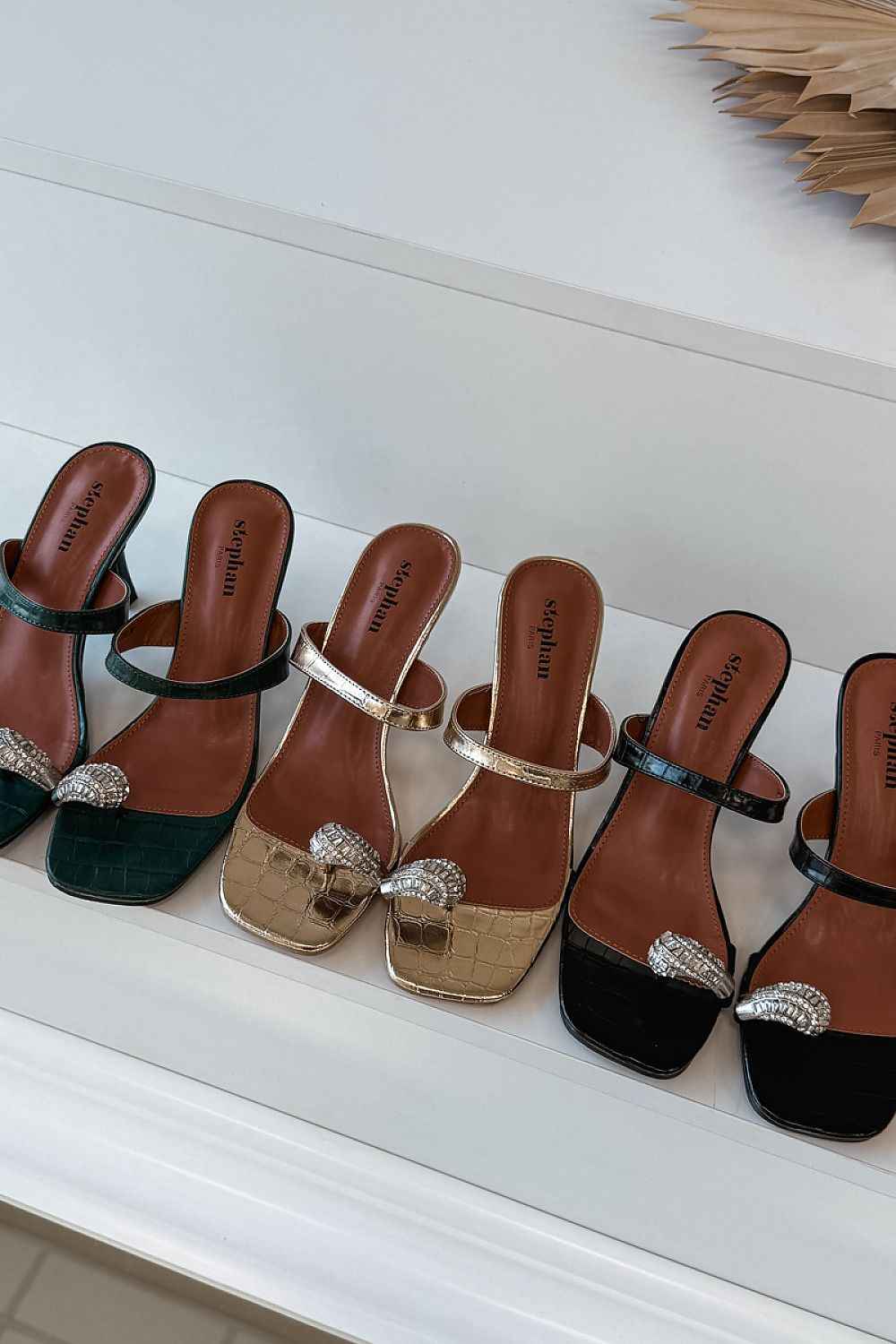 Heeled sandals model 225131