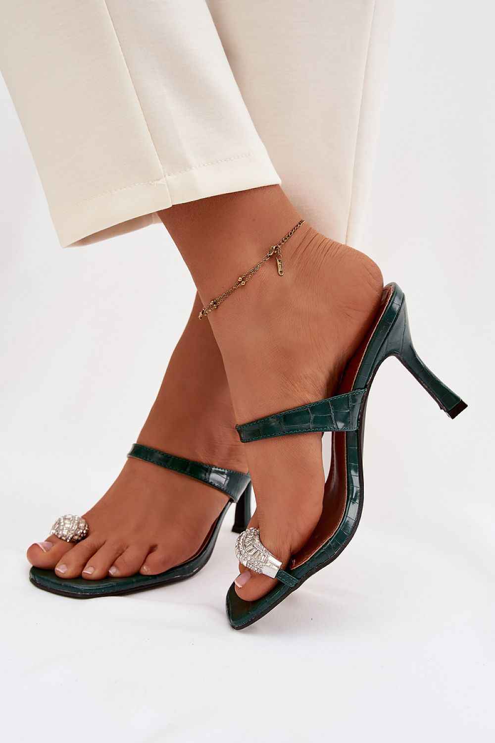 Heeled sandals model 225133