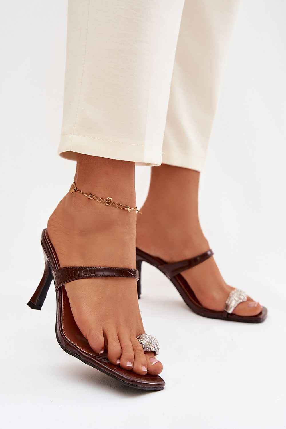 Heeled sandals model 225134