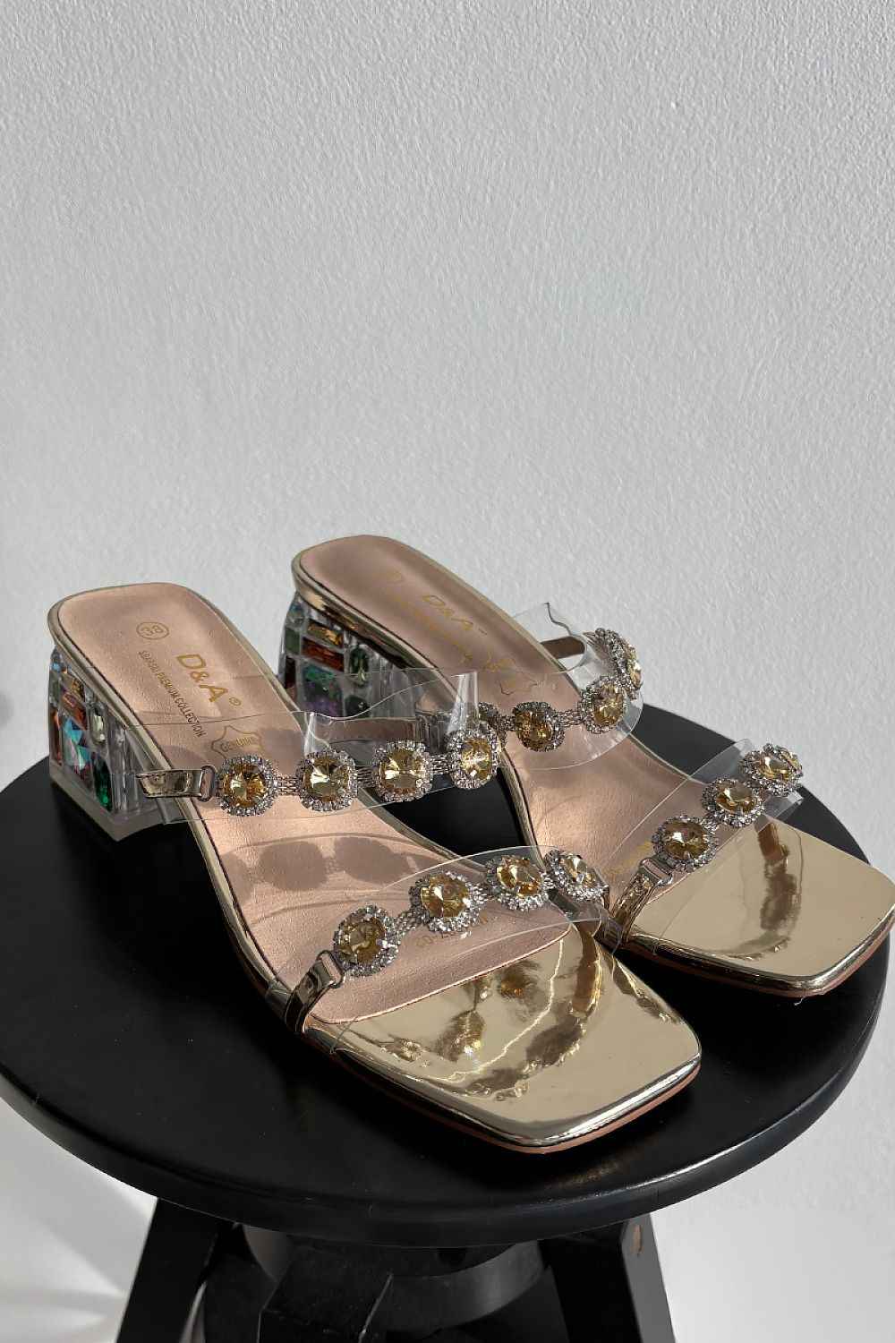 Heeled sandals model 225137