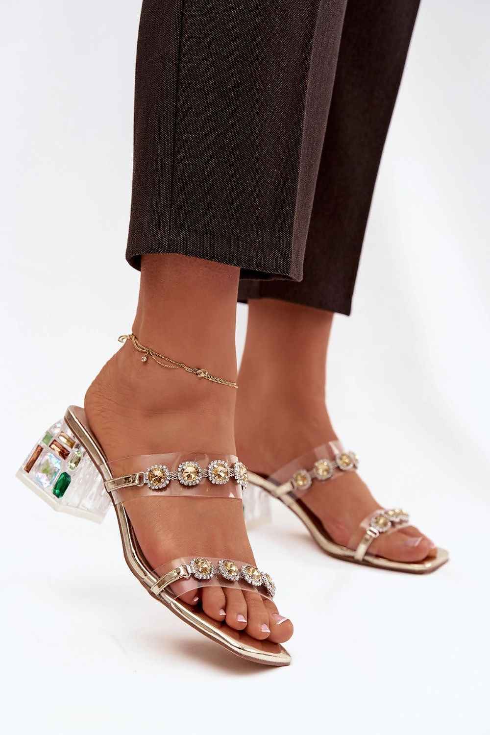 Heeled sandals model 225137