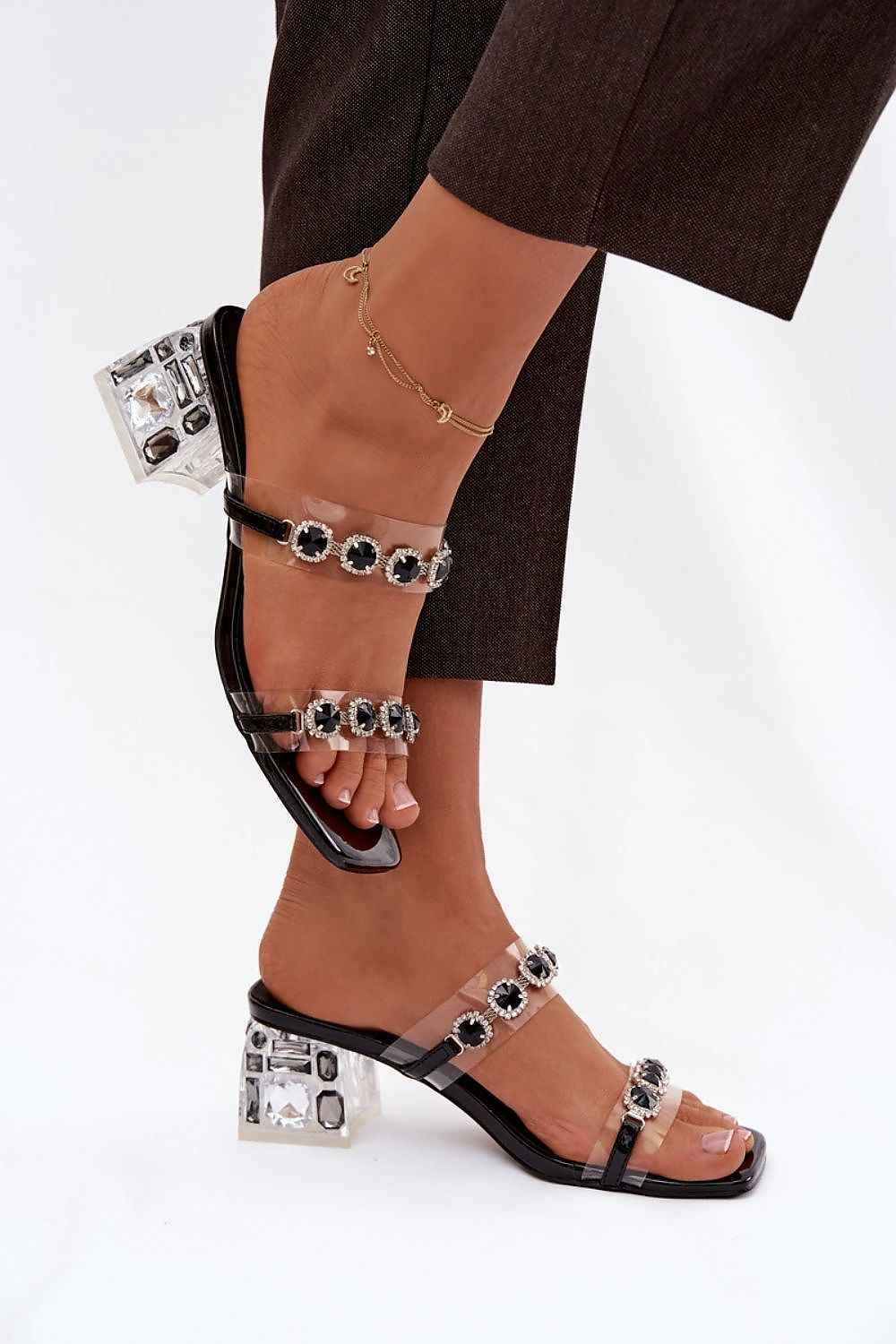 Heeled sandals model 225138