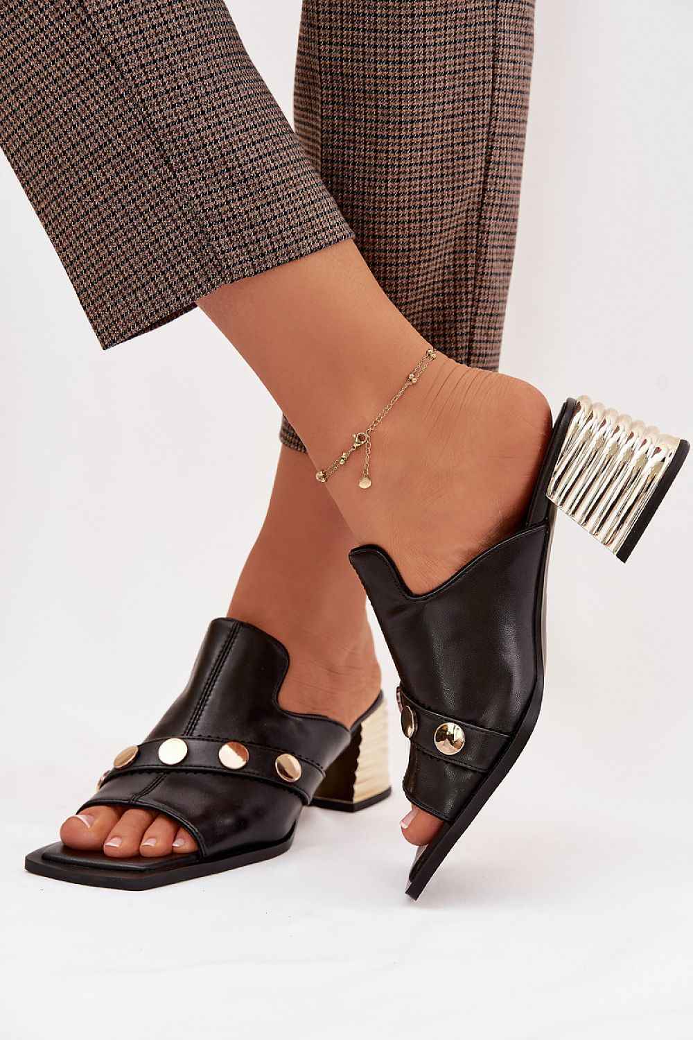 Heeled sandals model 225350