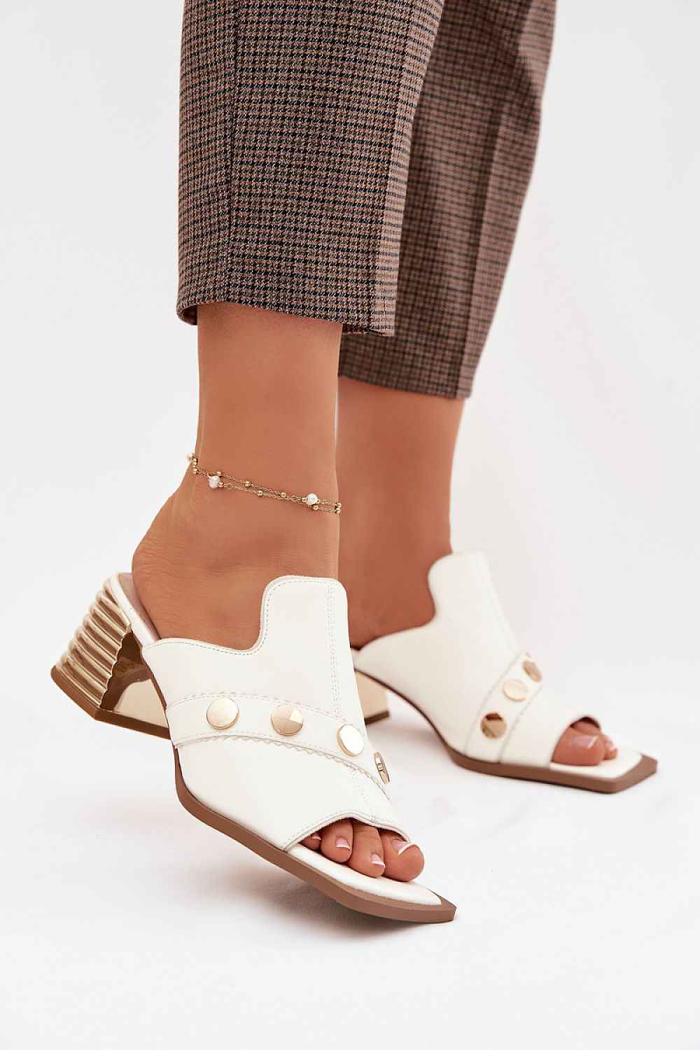 Heeled sandals model 225351