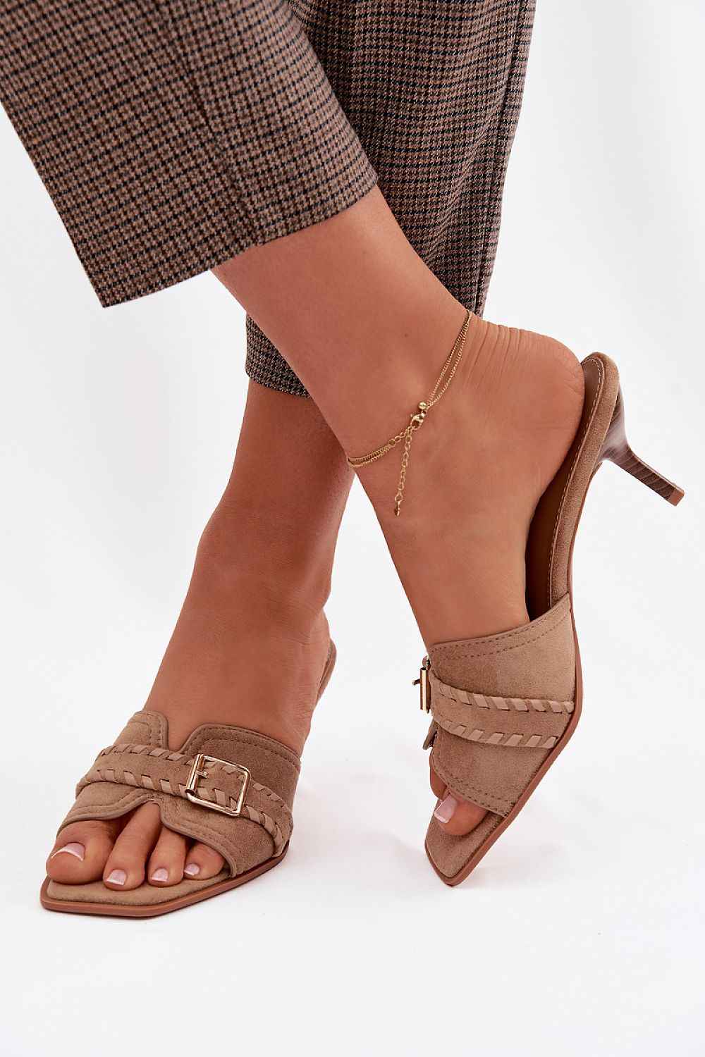Heeled sandals model 225373
