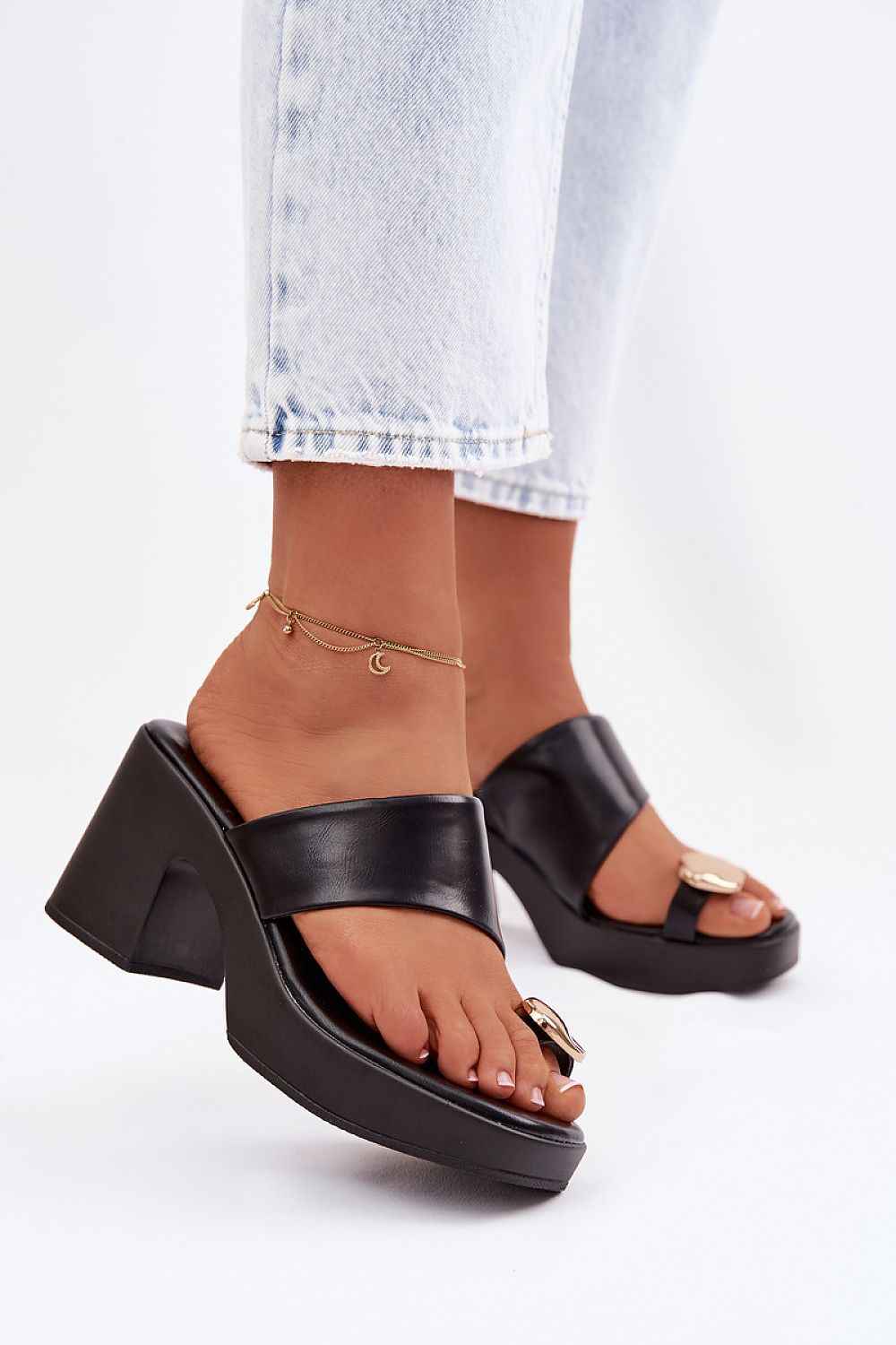 Heeled sandals model 225375
