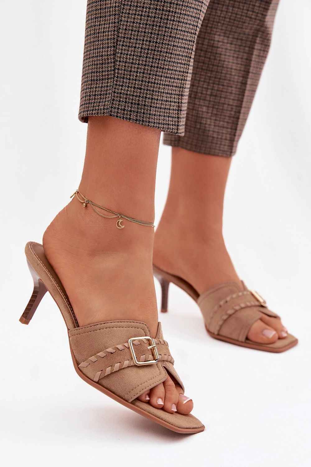 Heeled sandals model 225373