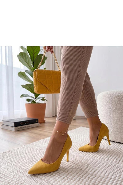 Sapatos clássicos de salto em camurça sintética modelo 227256